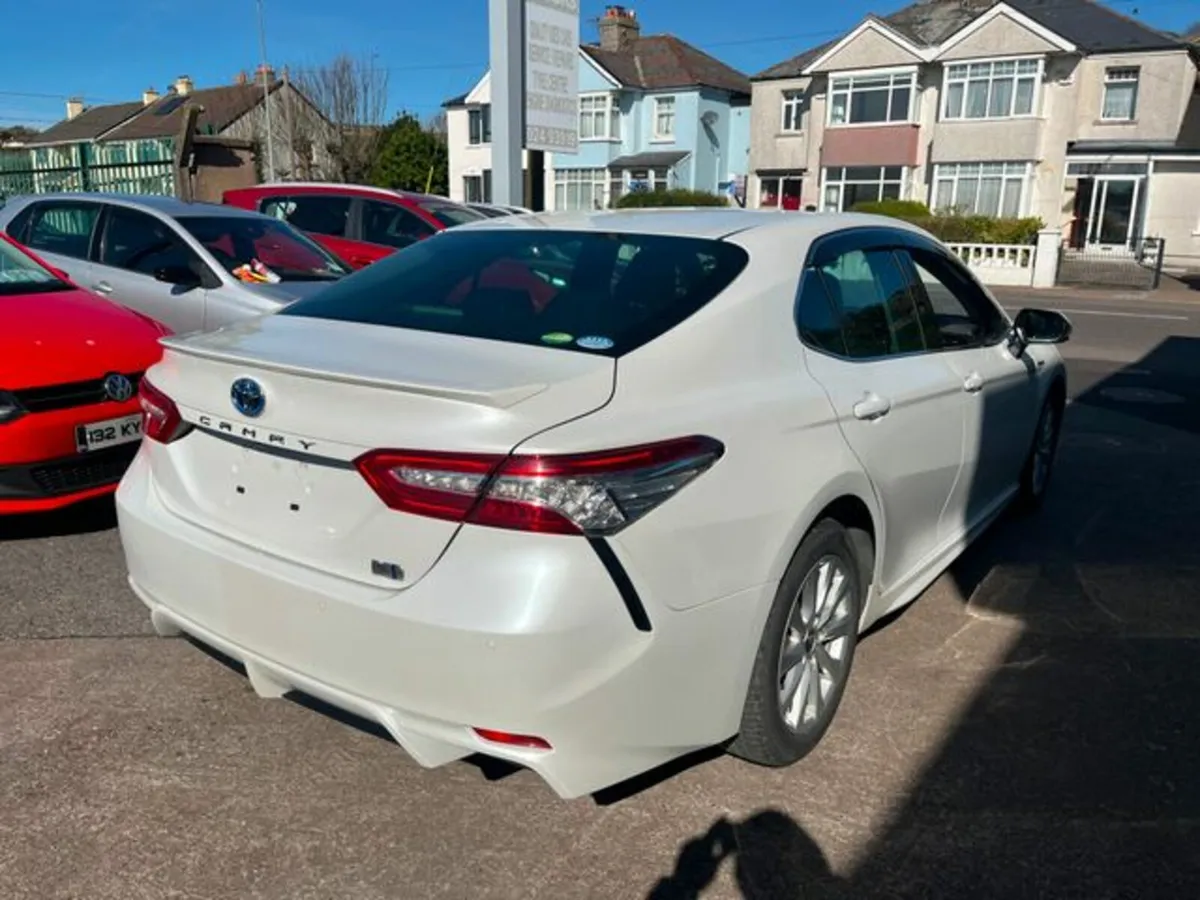 Toyota Camry Hybrid sport x - Image 4