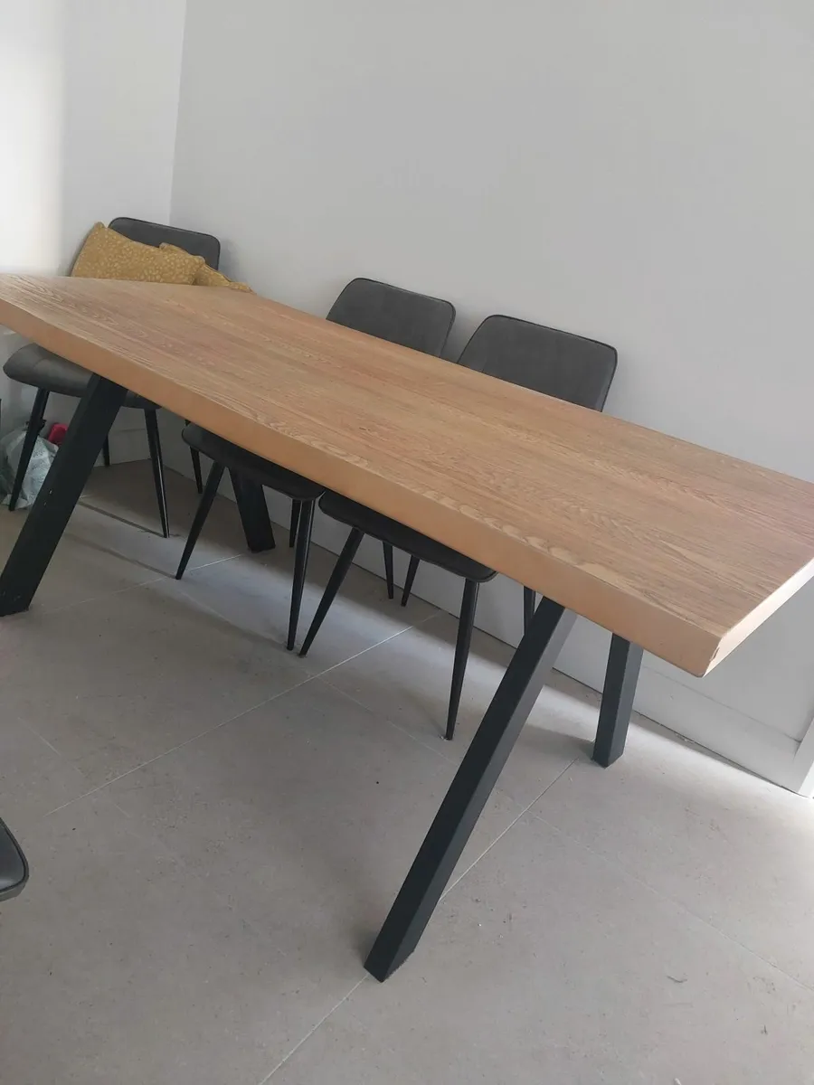 Kitchen table - Image 1