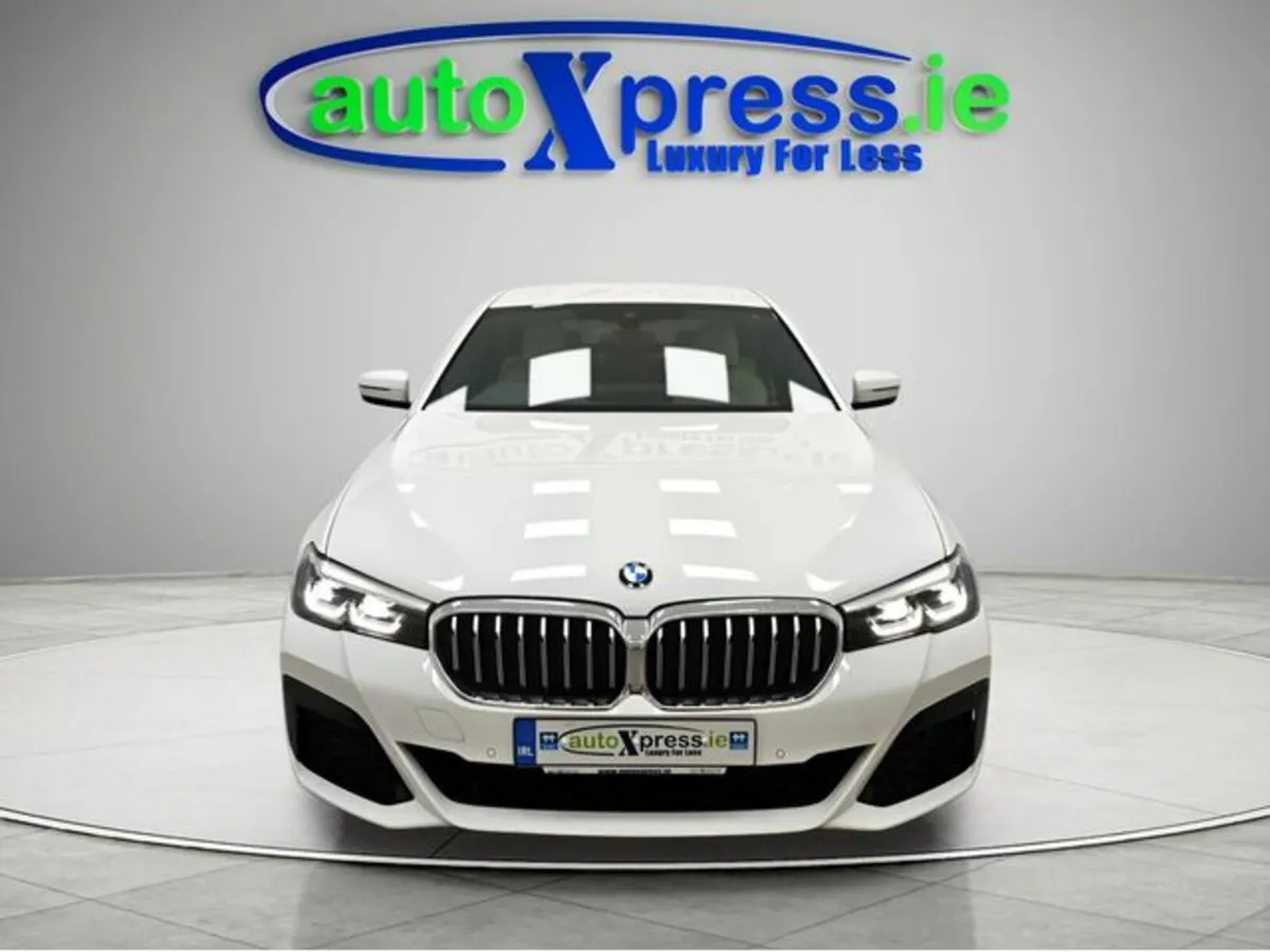 BMW 5-Series 520D M SPORT Automatic, Reversing cam - Image 3