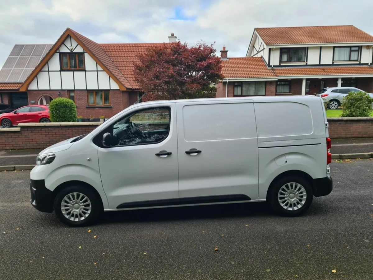 2023 Toyota Proace Icon 1.5 D  120 bhp ..LOW MILES - Image 2