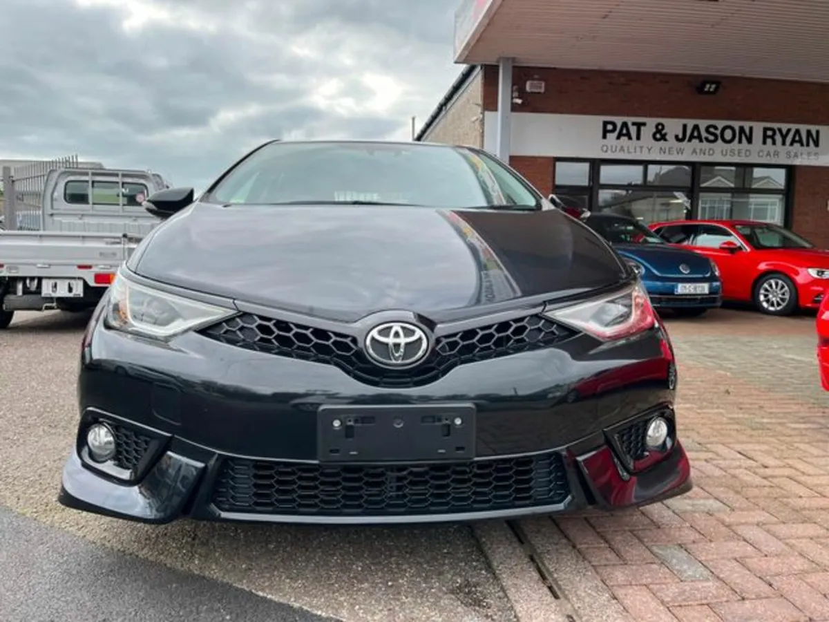 Toyota Auris RS 1.8 manual - Image 2