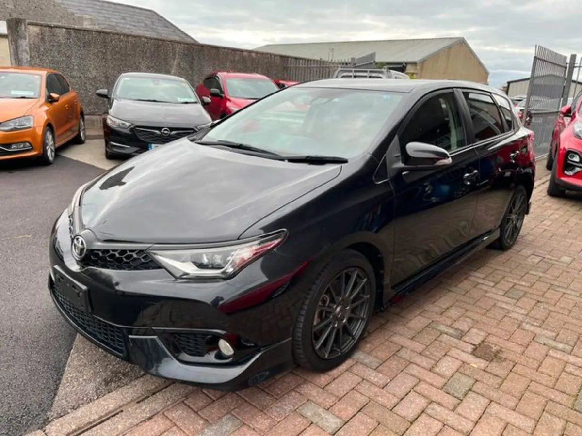 Toyota Auris RS 1.8 manual - Image 3