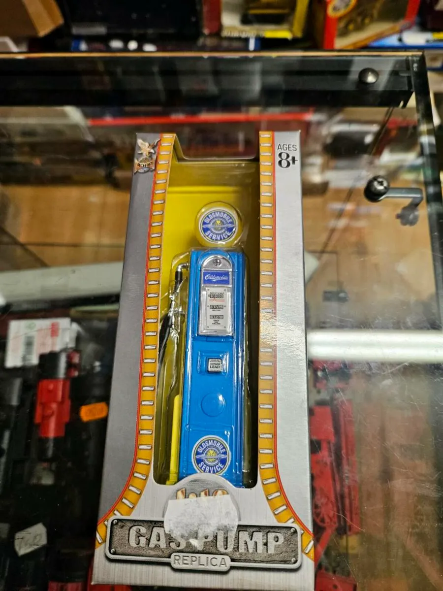 Corgi Road Signature Petrol Pump 1.18 - Image 1