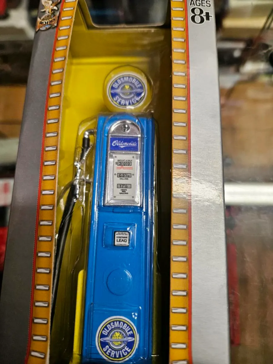 Corgi Road Signature Petrol Pump 1.18 - Image 2