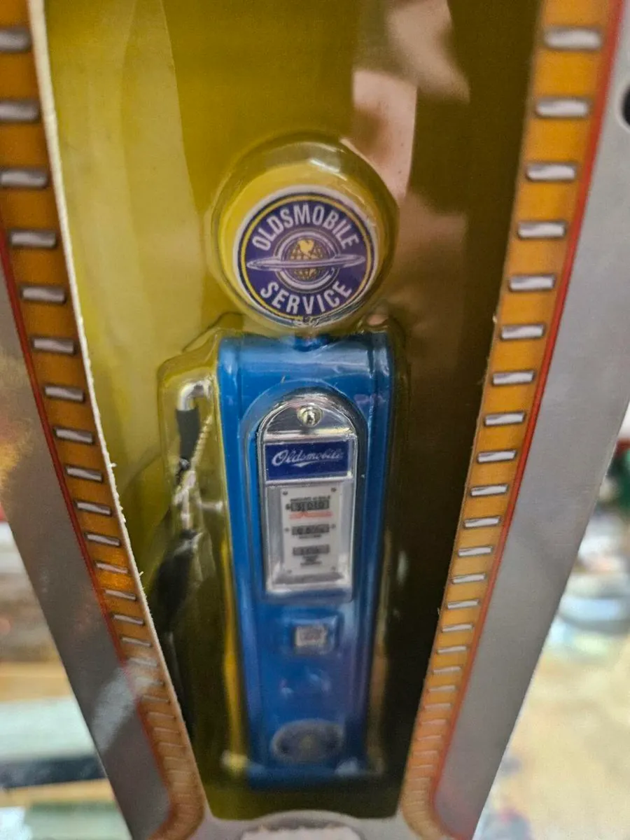 Corgi Road Signature Petrol Pump 1.18 - Image 4