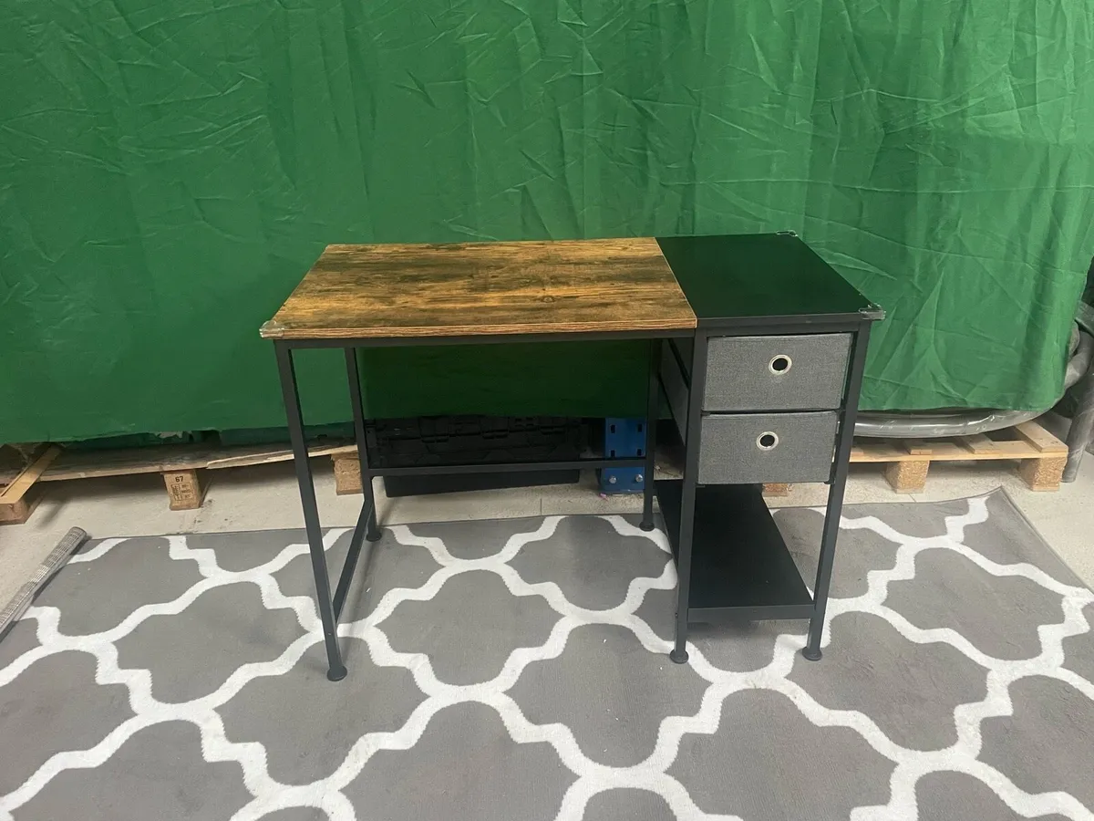 Desk - Image 4