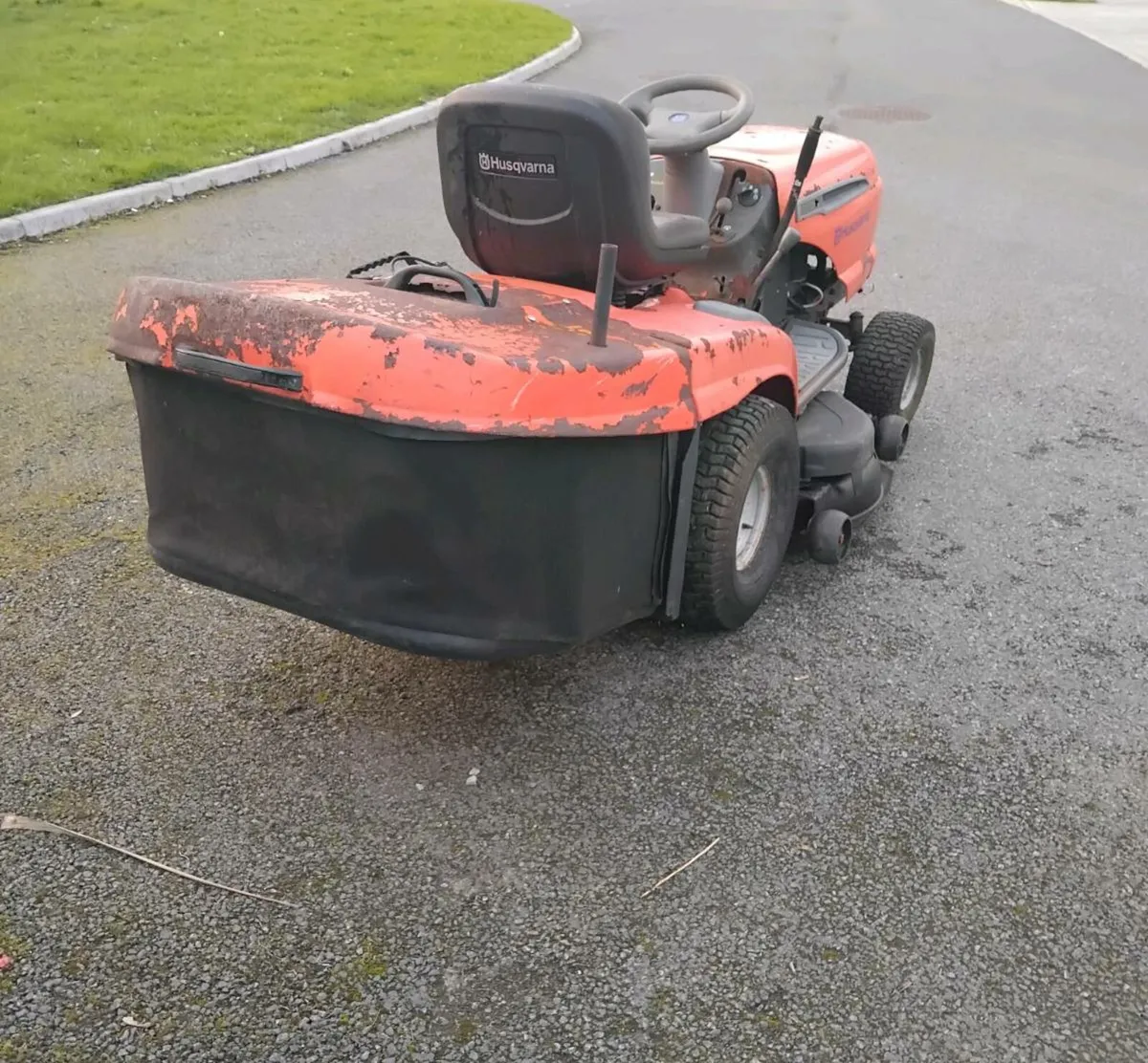 Ride on lawnmower 17hp - Image 4