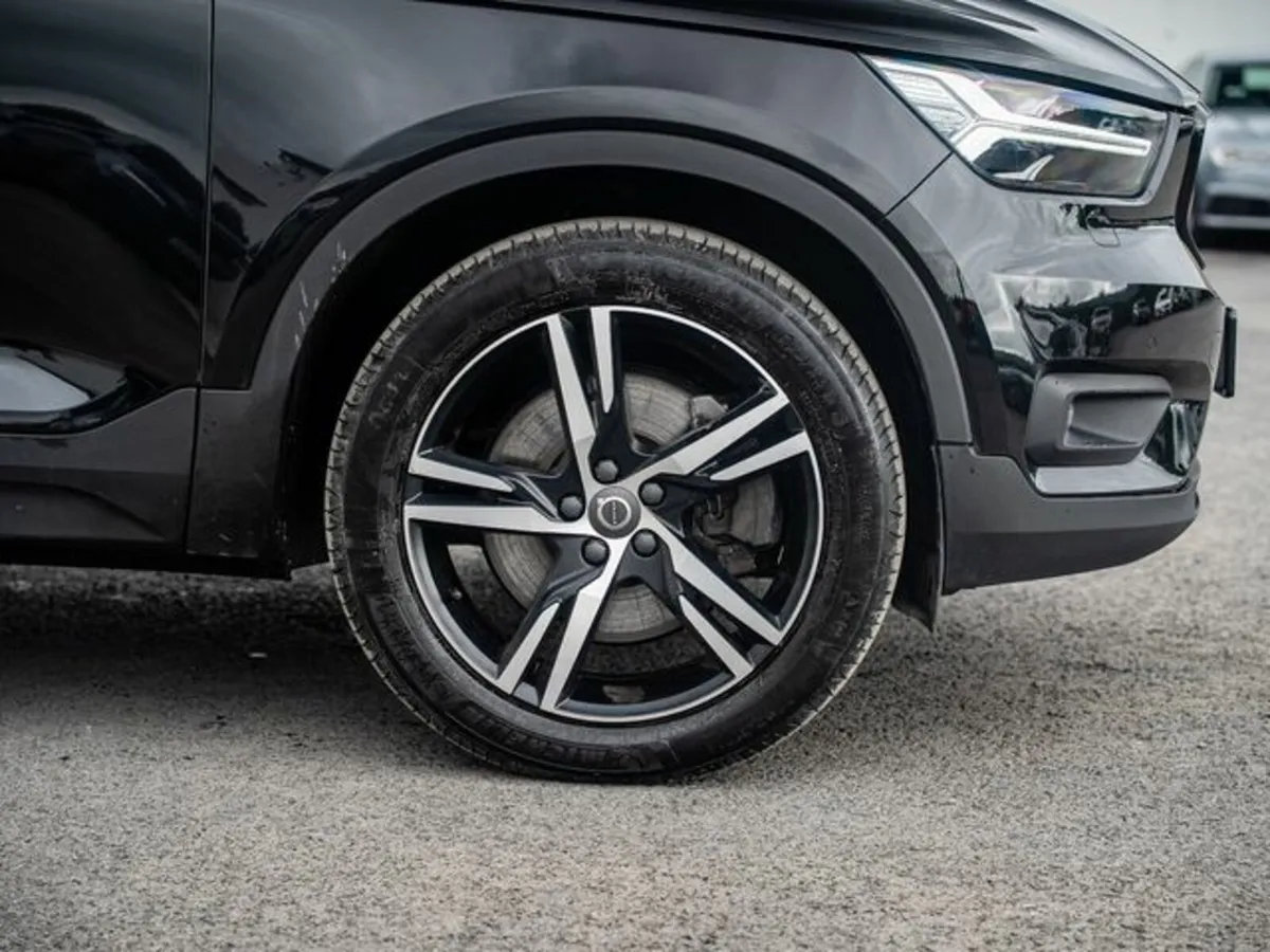 Volvo XC40 RECHARGE T4 R-DESIGN - Image 3