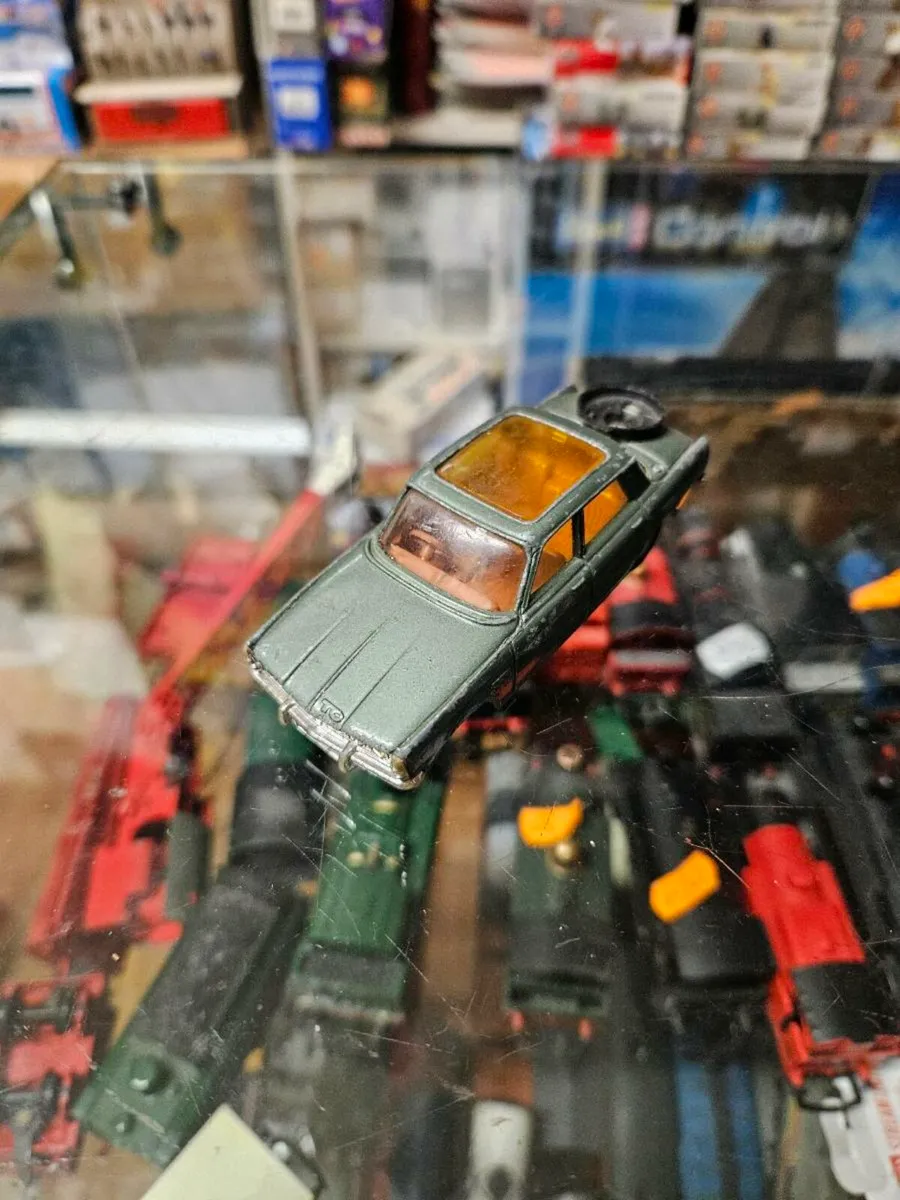 Corgi 1970's Rover - Image 1