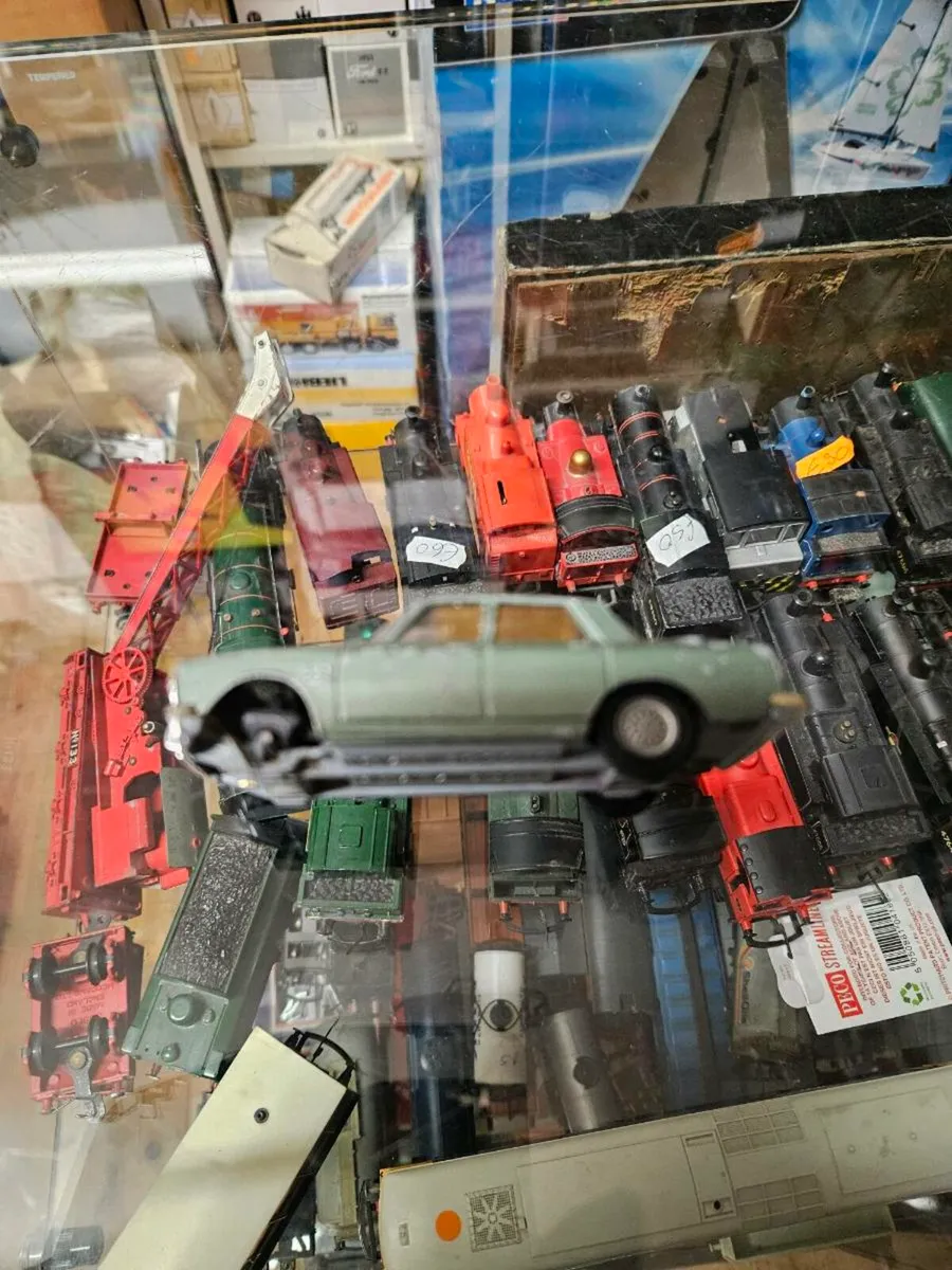 Corgi 1970's Rover - Image 3
