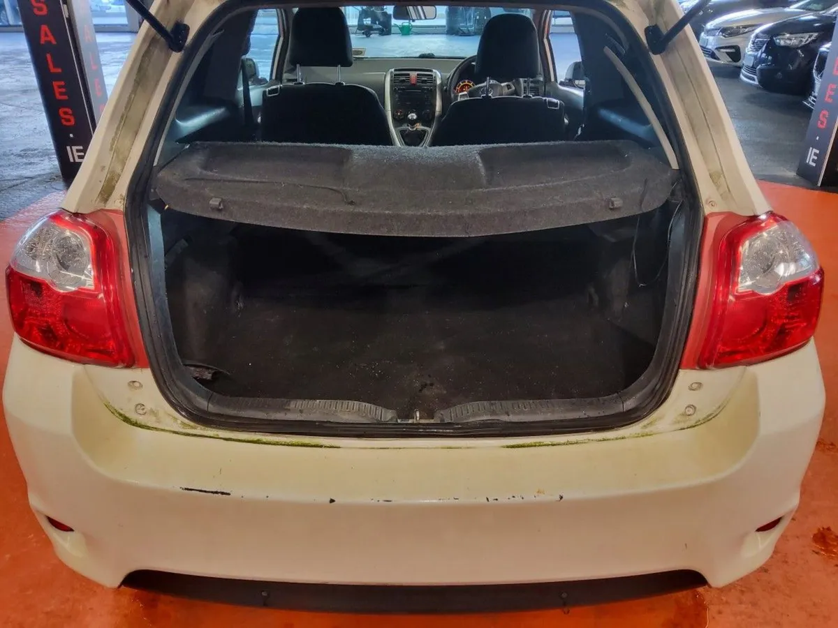 Toyota Auris 1.4 D-4d Terra - Image 4