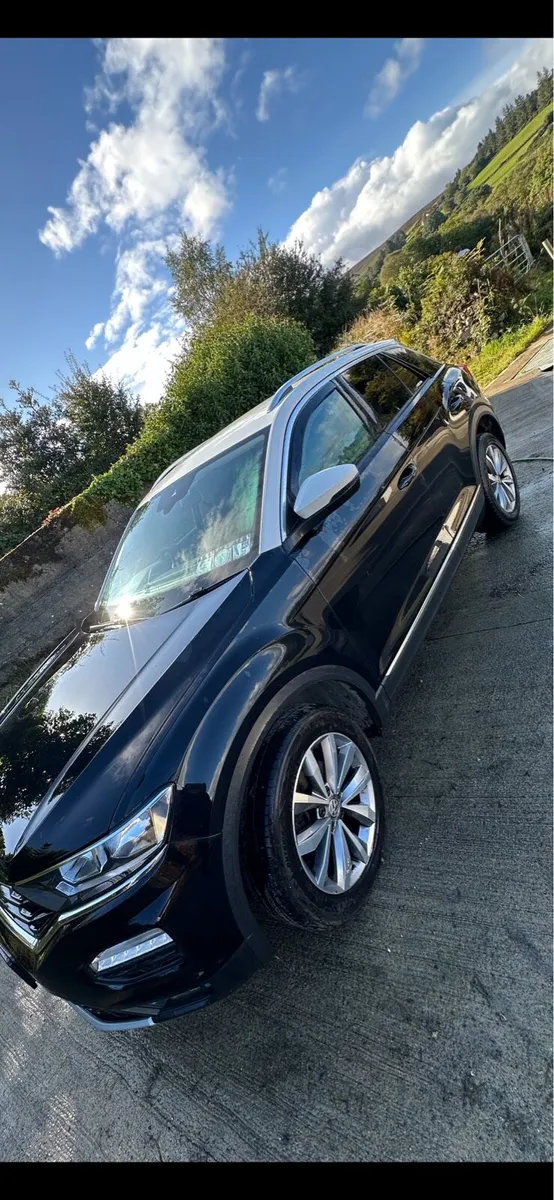 Volkswagen T-Roc - Image 1
