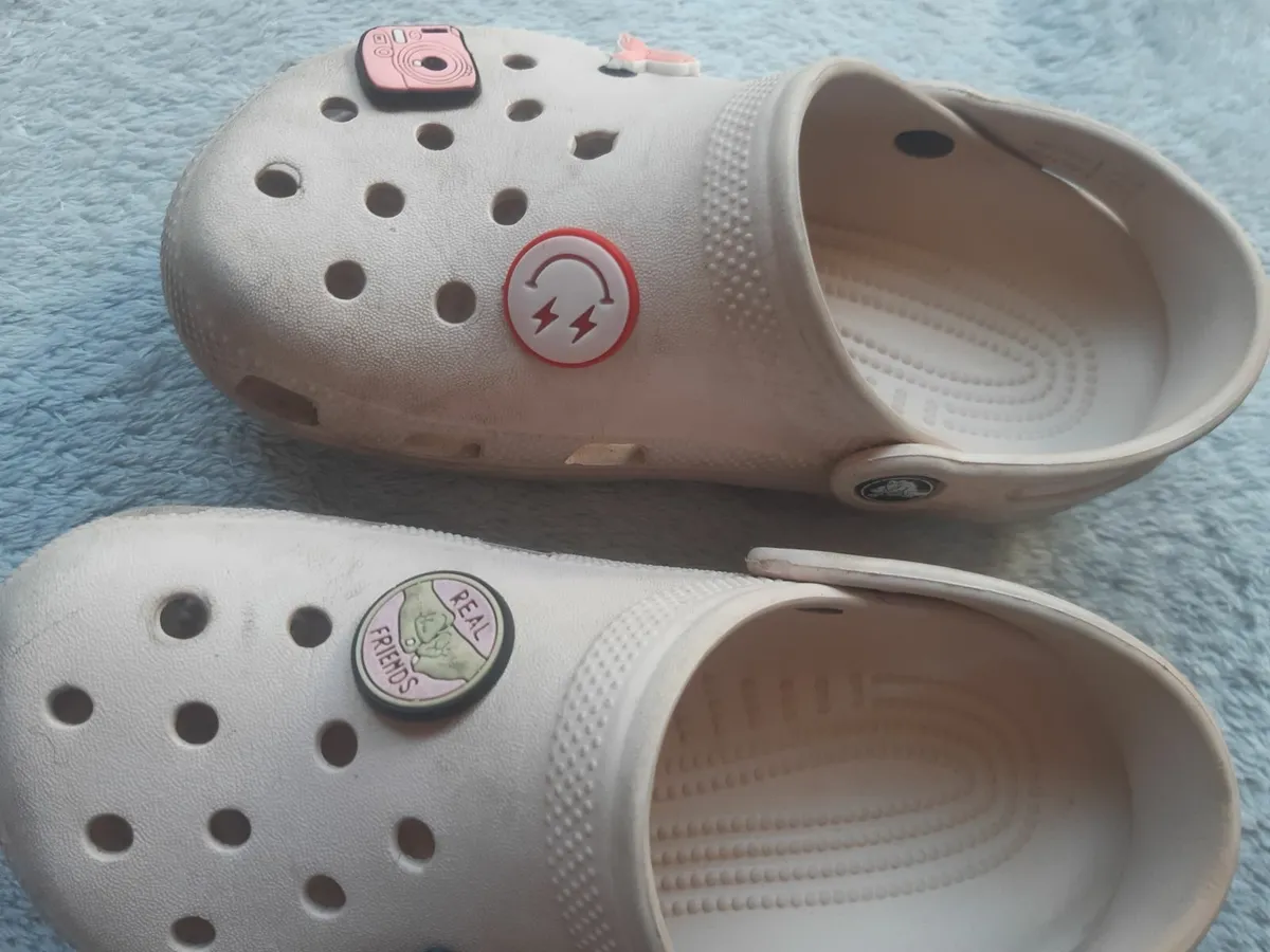 Kids footwear - Image 1