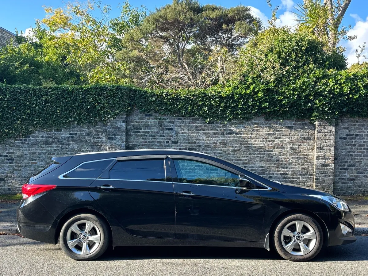HYUNDAI i40 PREMIUM ESTATE, EVERY EXTRA, NEW NCT - Image 2