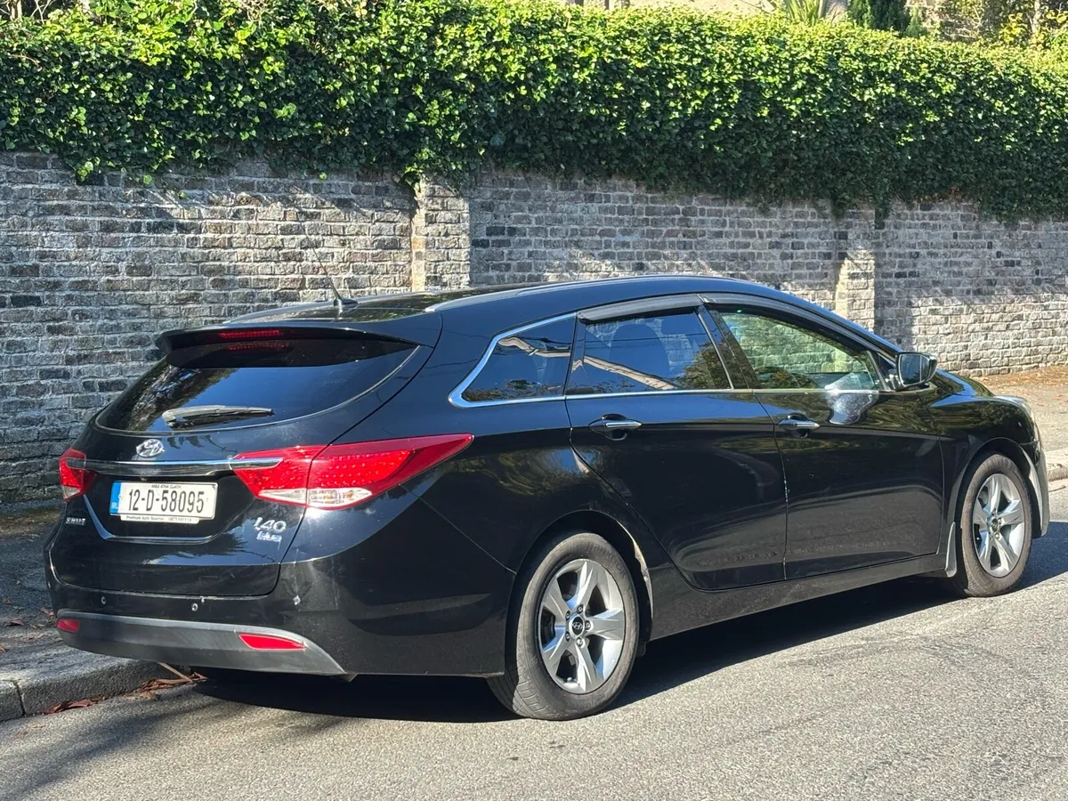 HYUNDAI i40 PREMIUM ESTATE, EVERY EXTRA, NEW NCT - Image 3