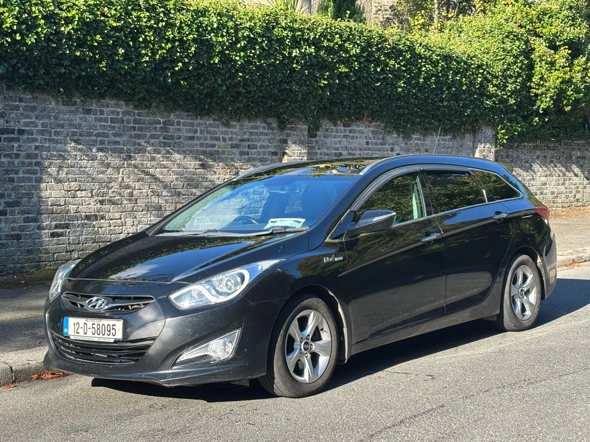 HYUNDAI i40 PREMIUM ESTATE, EVERY EXTRA, NEW NCT - Image 4