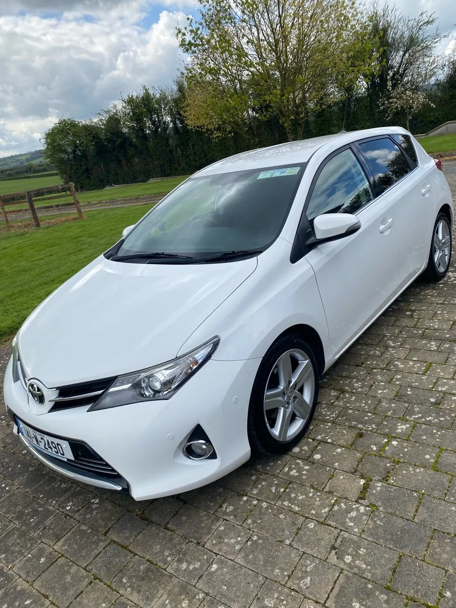 Toyota Auris 1.4 D-4D Excel 90BHP 5DR - Image 1