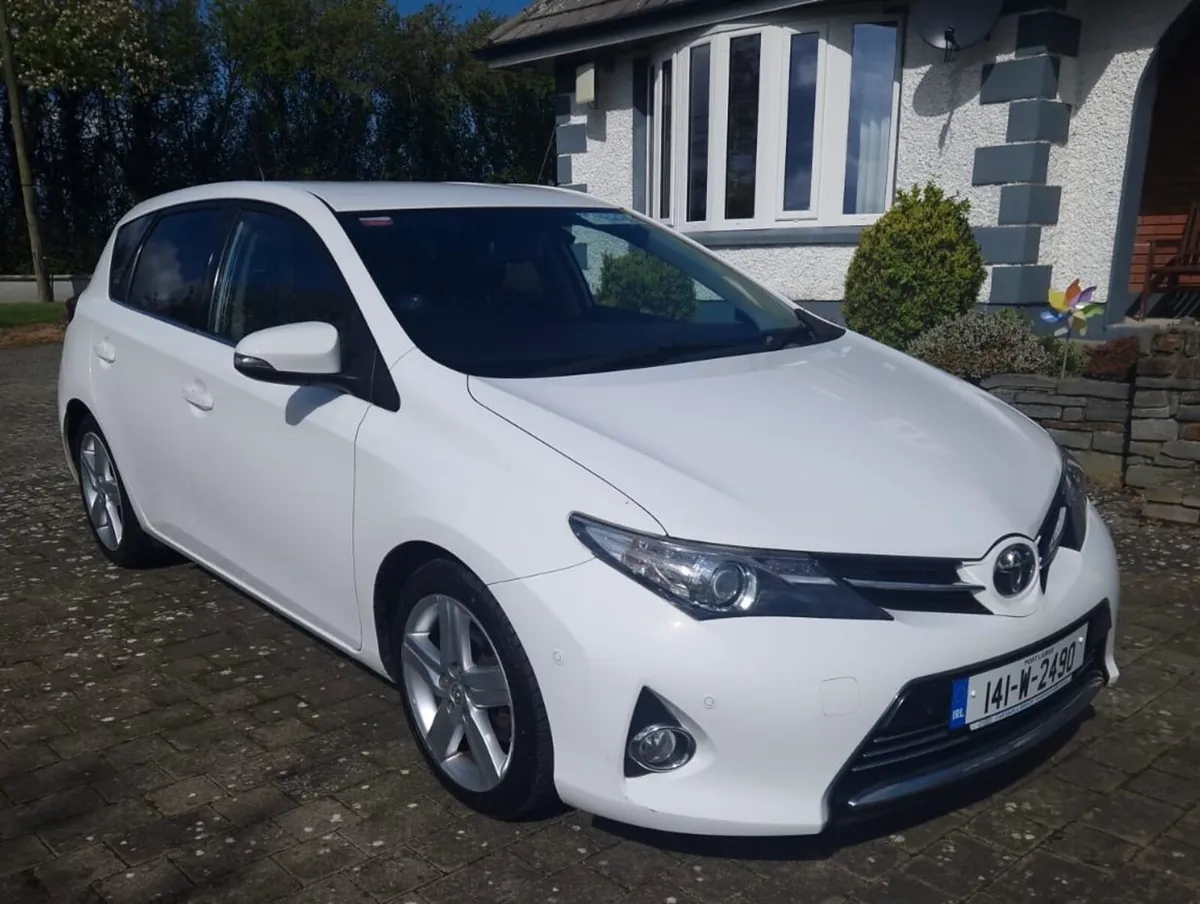 Toyota Auris 1.4 D-4D Excel 90BHP 5DR - Image 2