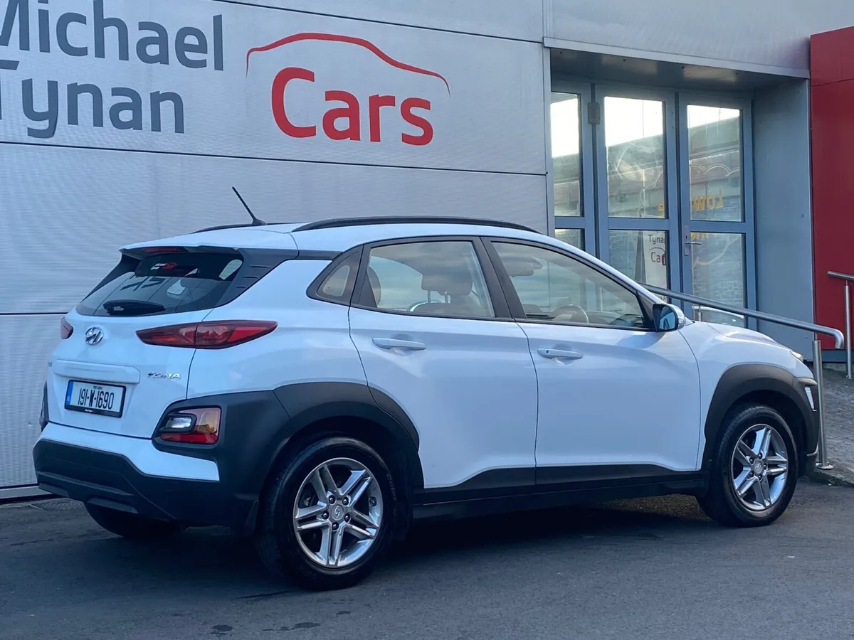 2019 Hyundai Kona 1.6 Diesel, 16" Alloys, Air Con - Image 3