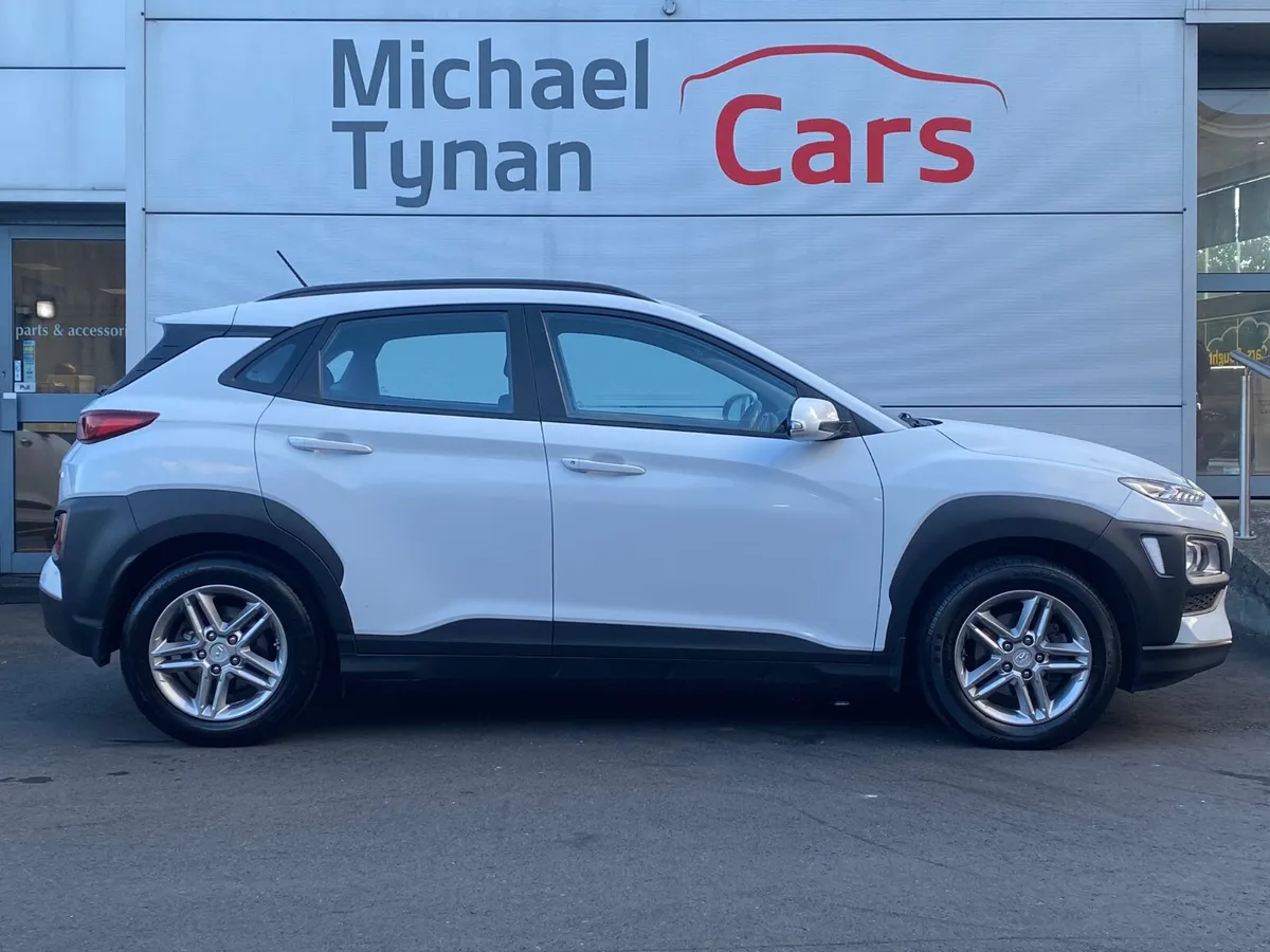 2019 Hyundai Kona 1.6 Diesel, 16" Alloys, Air Con - Image 2