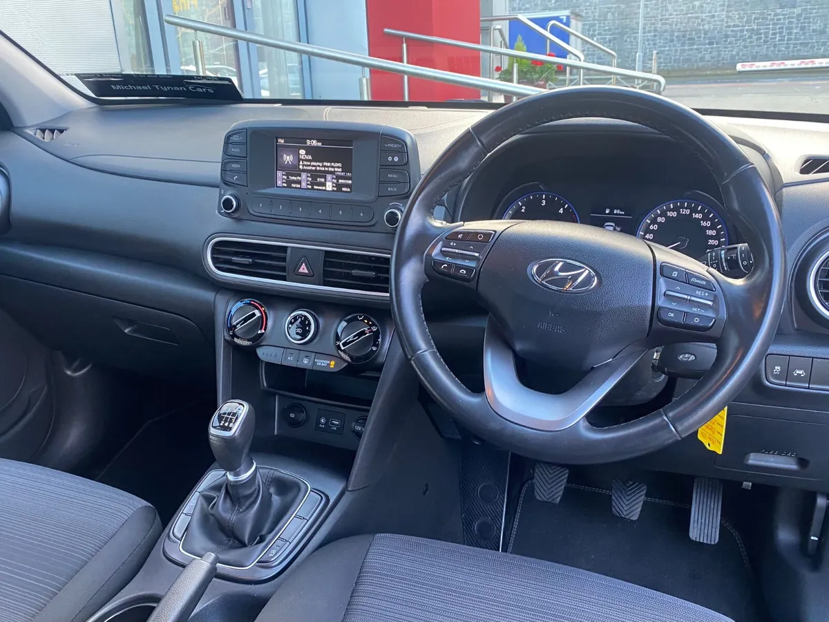 2019 Hyundai Kona 1.6 Diesel, 16" Alloys, Air Con - Image 4
