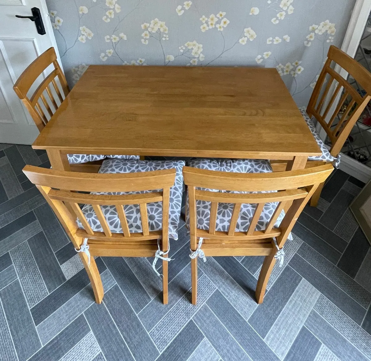 Kitchen Table and 4 Chairs