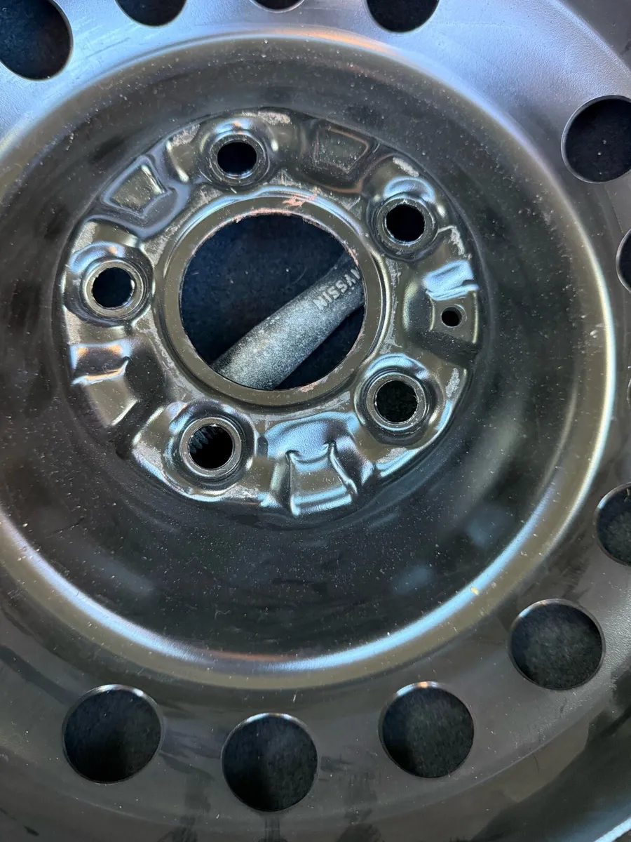 Spare tyre for Qashqai 2008 + jack - Image 1