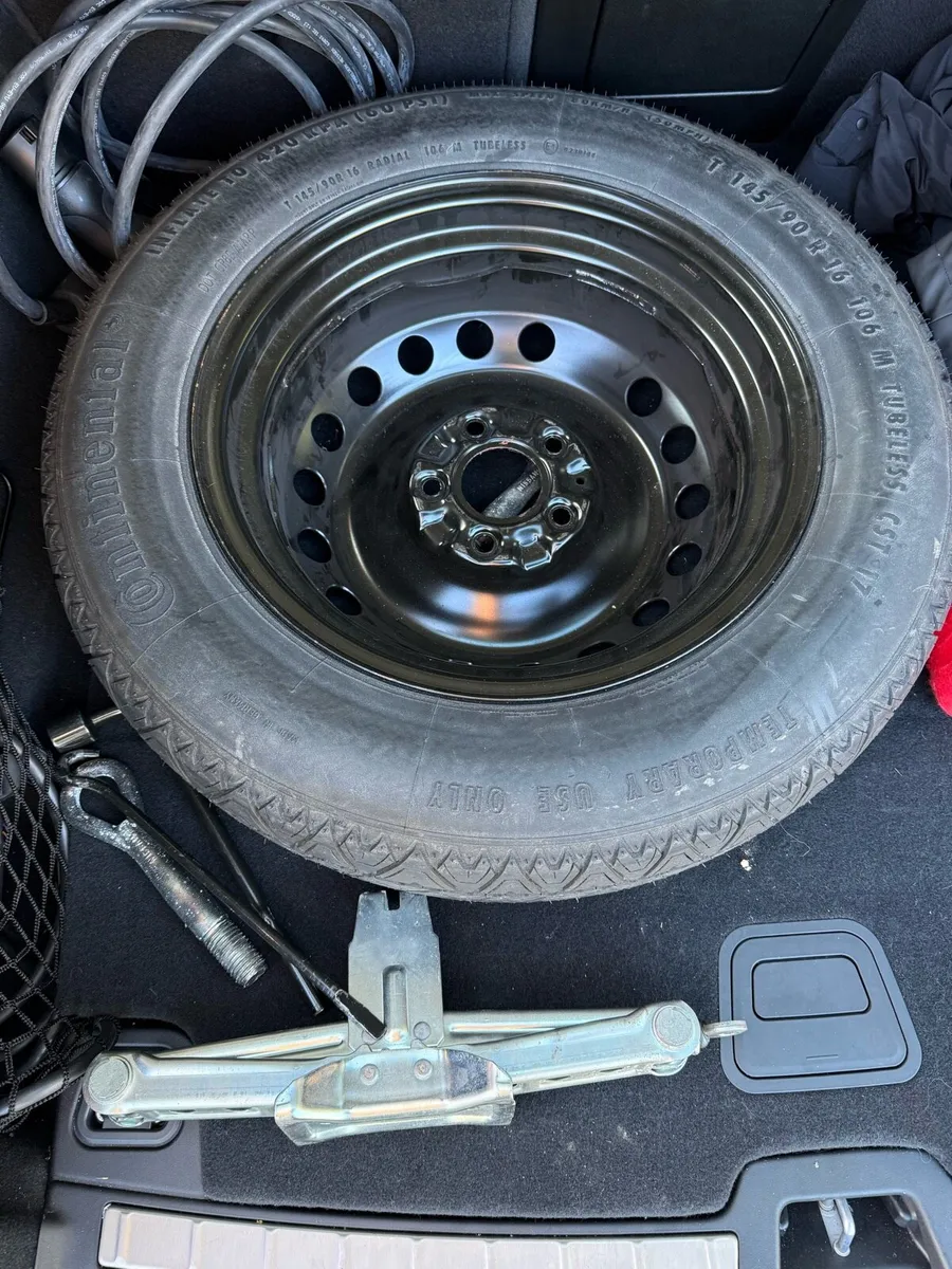 Spare tyre for Qashqai 2008 + jack - Image 2