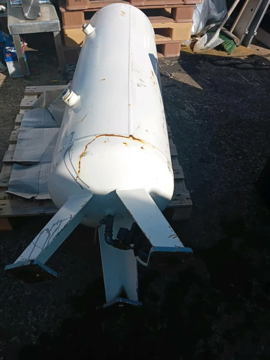 Air receiver vessels - Image 2