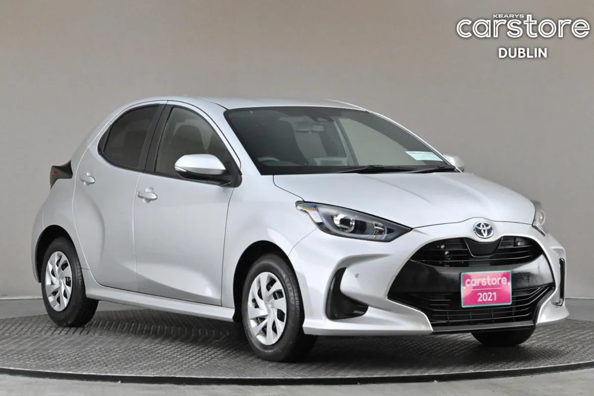 Toyota Yaris 1.5 Petrol Hybrid reverse Cam park S - Image 1