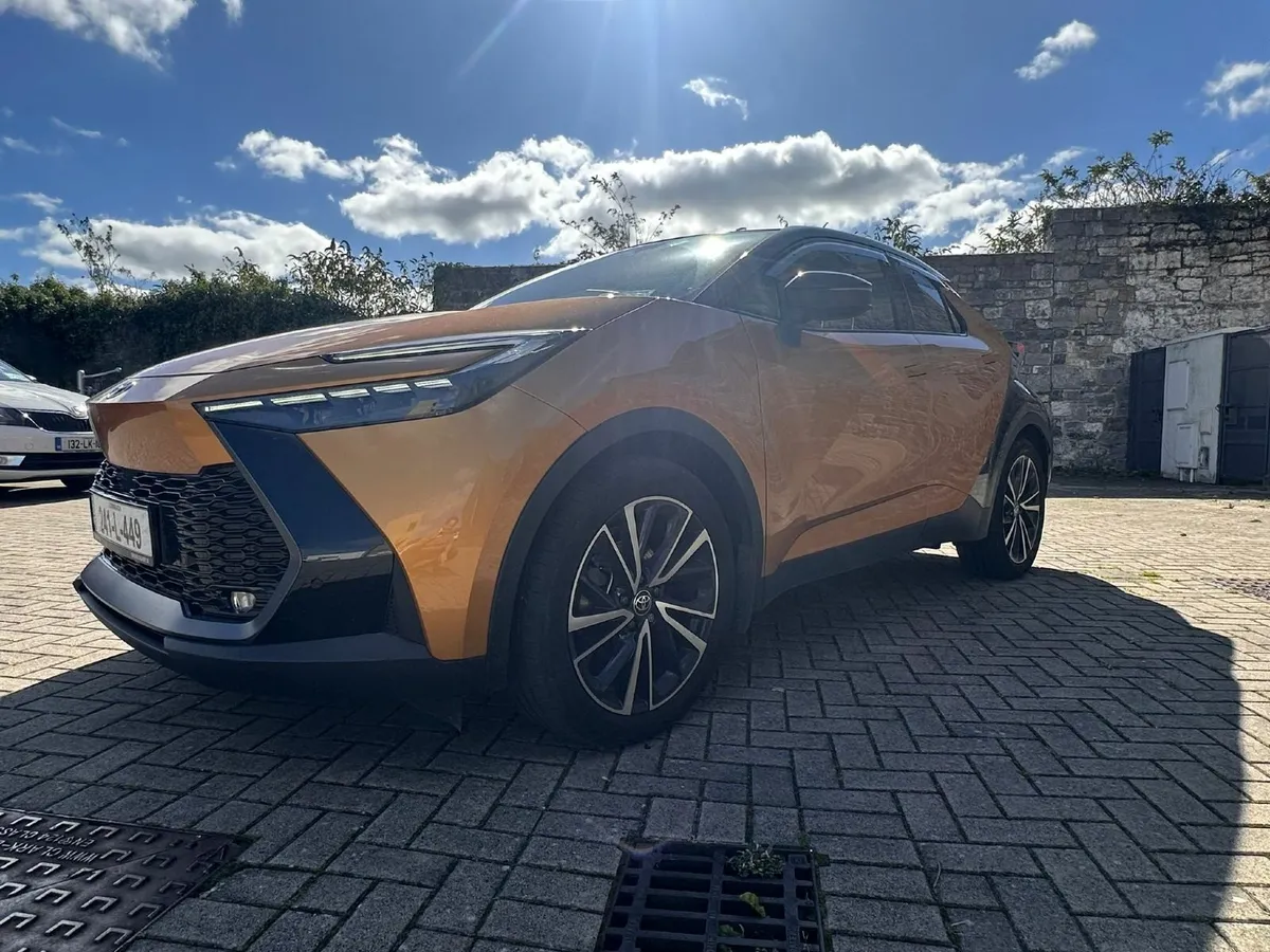 Toyota C-HR 2024 Premiere Edition Luxury Trim - Image 2