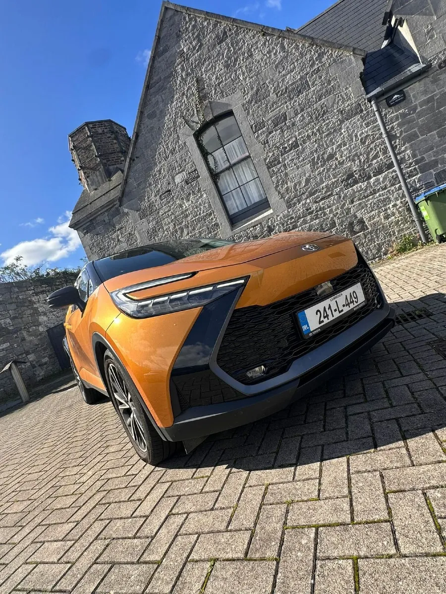 Toyota C-HR 2024 Premiere Edition Luxury Trim - Image 4