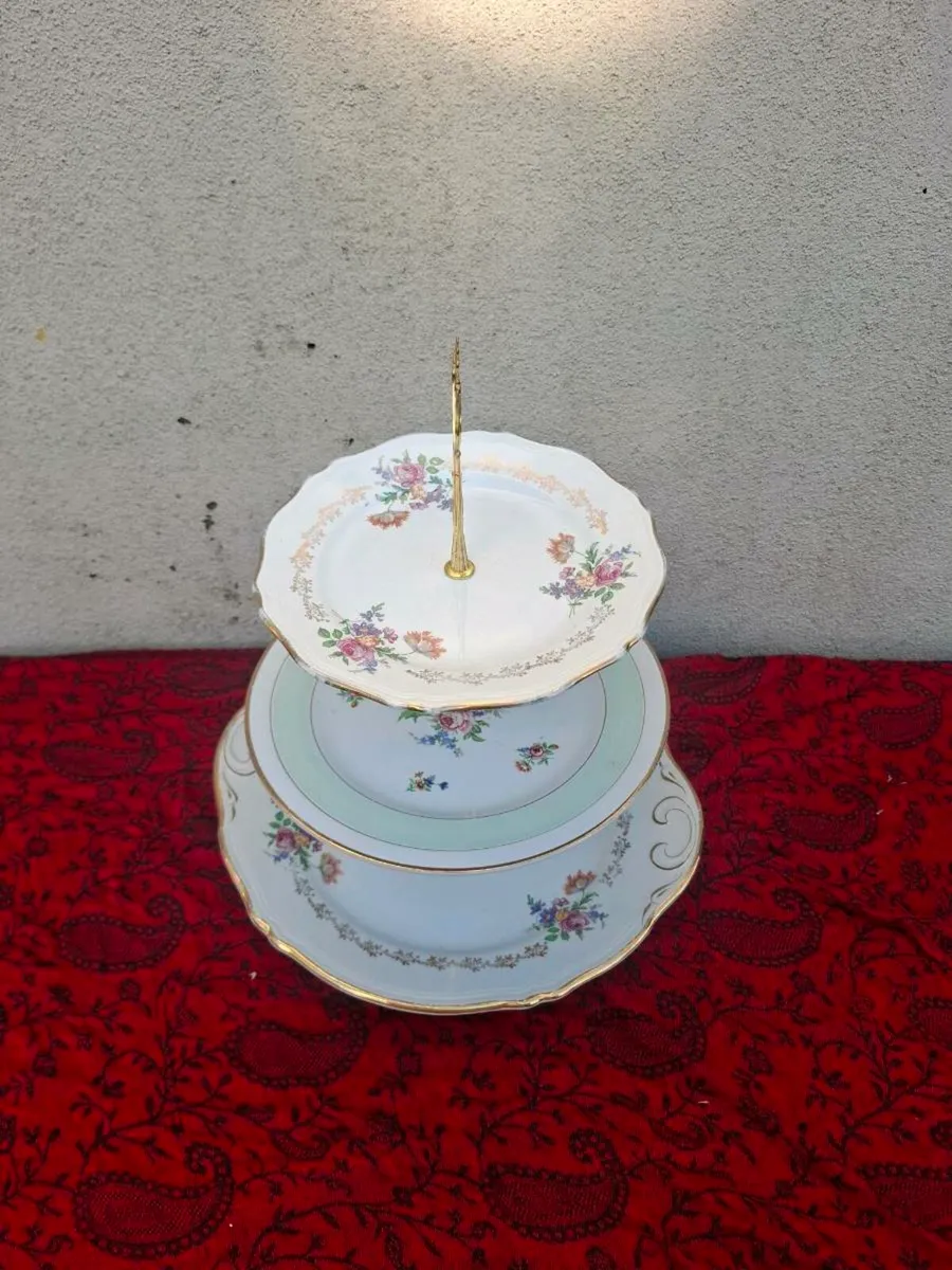 3 tiers ceramic cake stand postage possible - Image 1