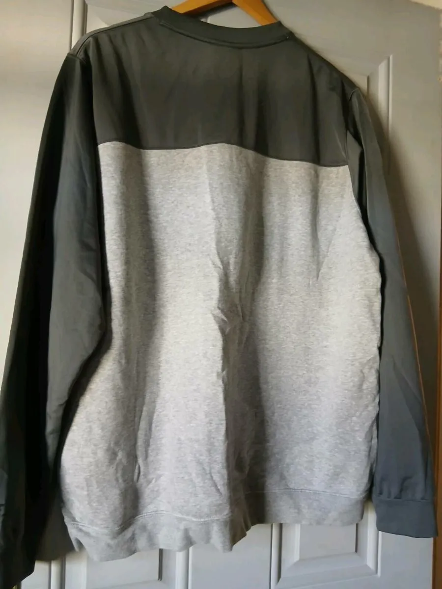 Nike top - Image 2