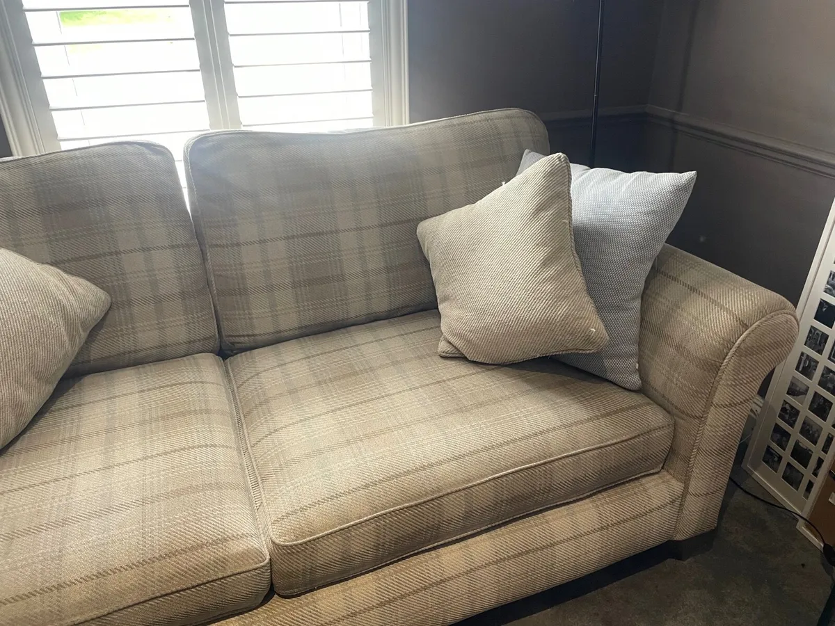 4 seater couch - Image 2