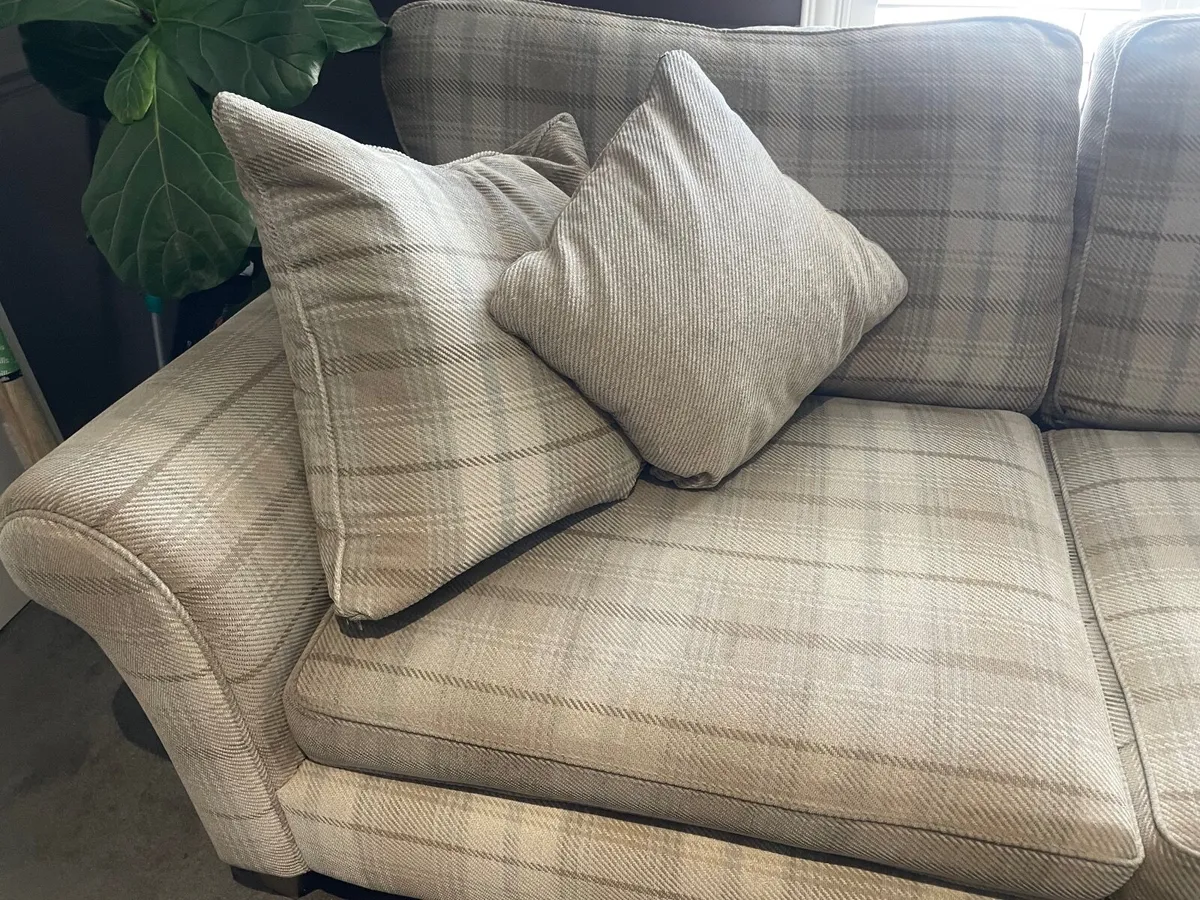 4 seater couch - Image 3