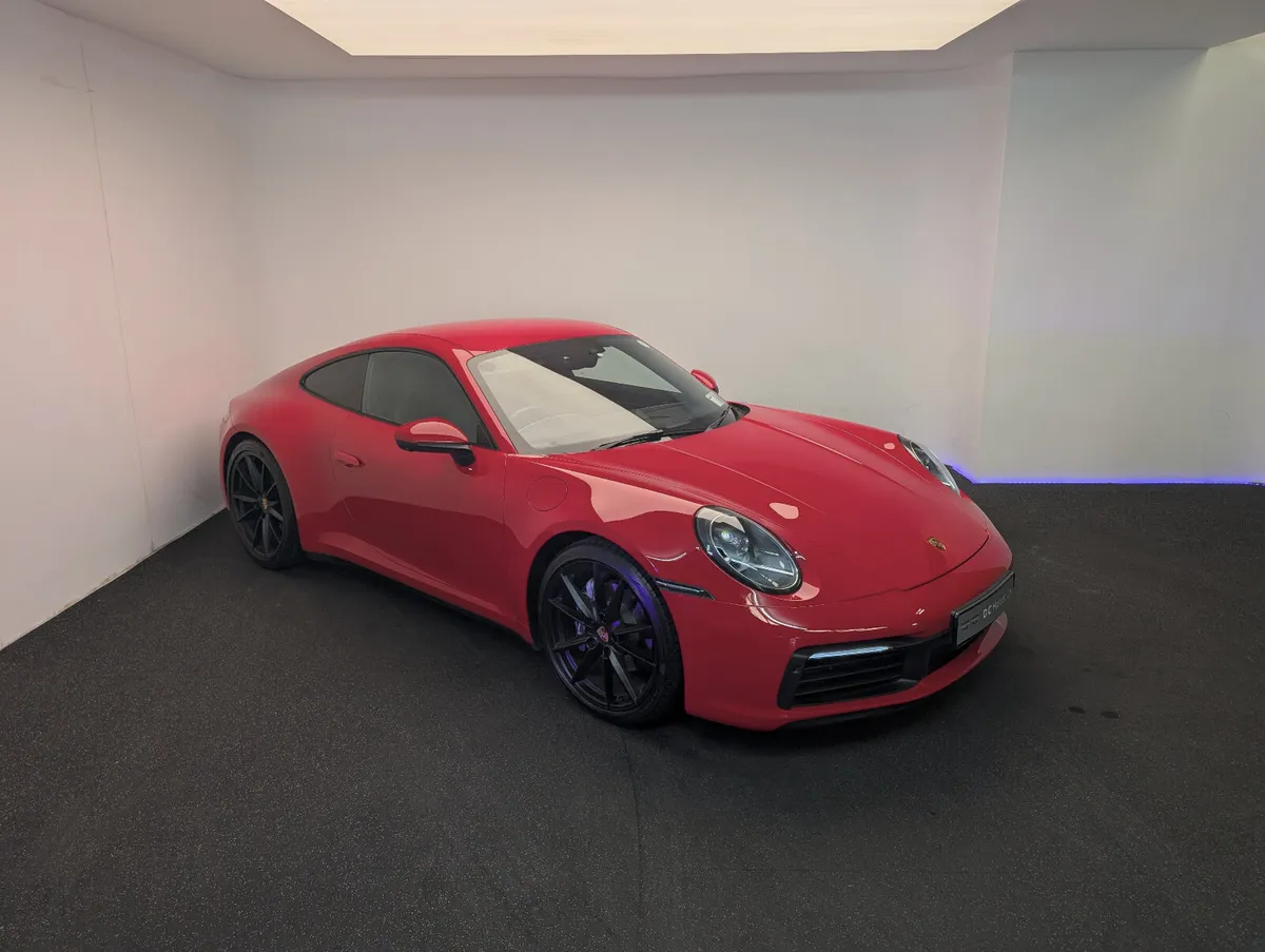 Porsche 911 Carrera 4 - Image 2