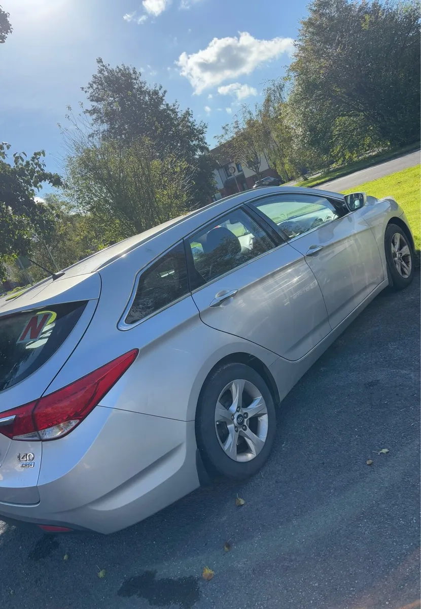 Hyundai i40 estate - Image 2