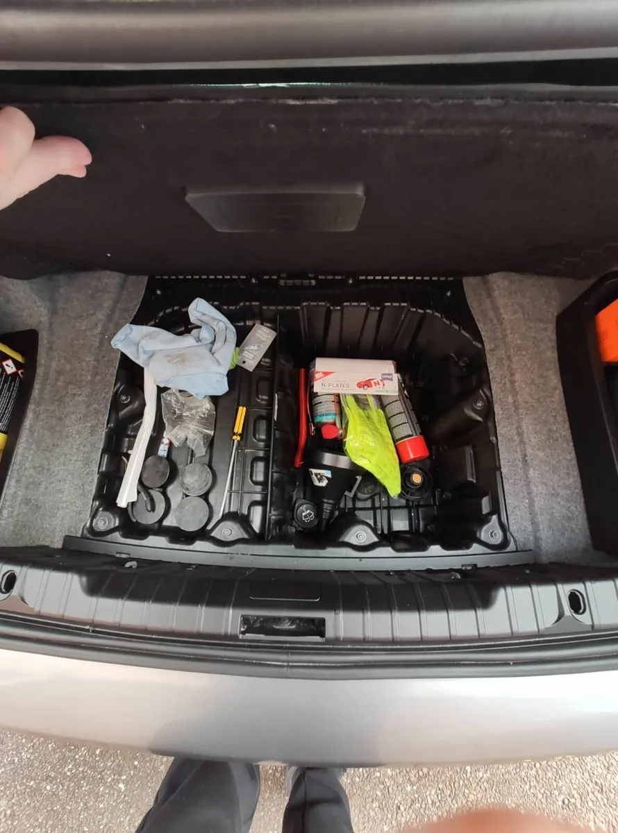 BMW E90 320d MSPORT 2009 - Image 3