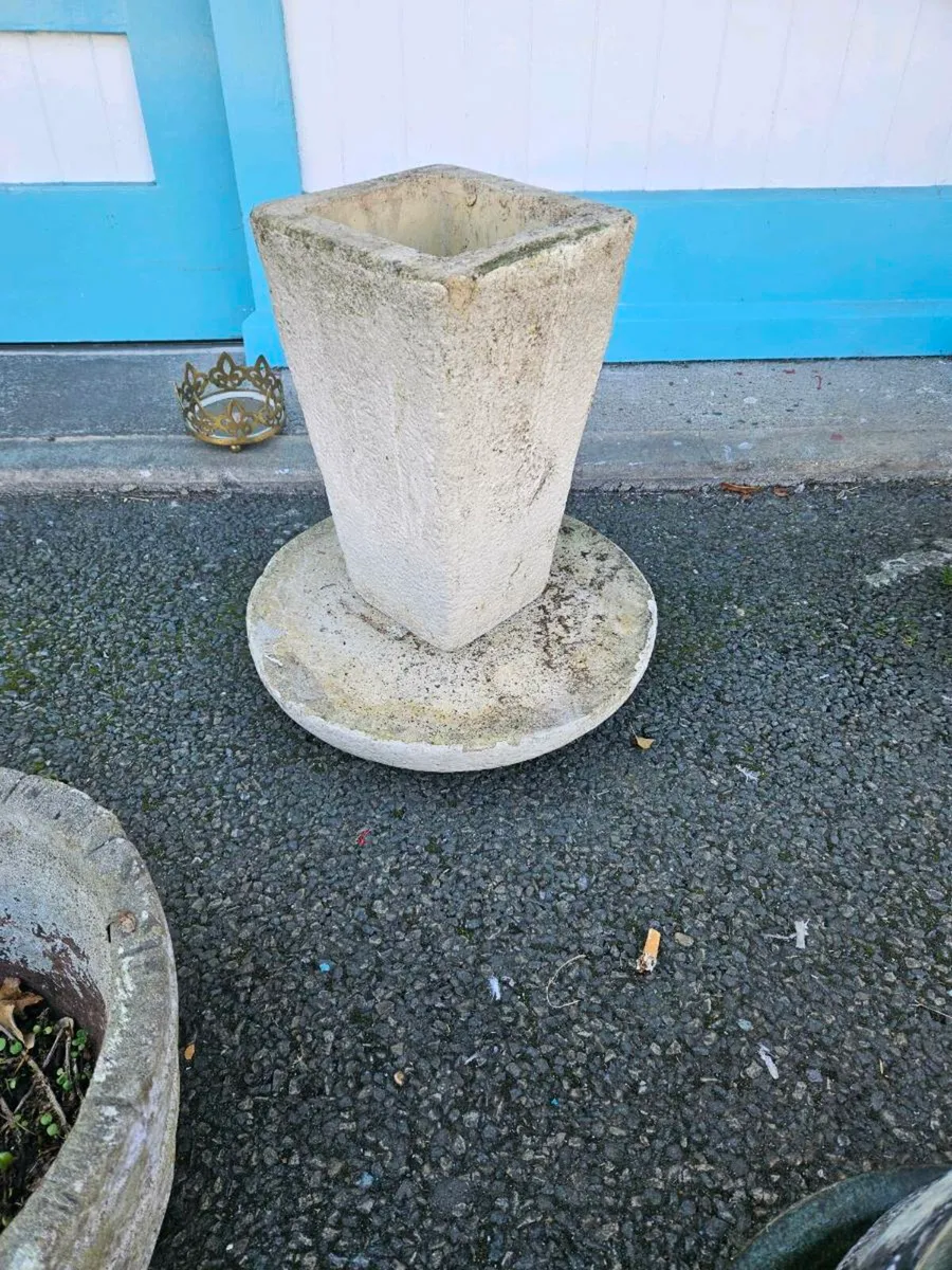 Vintage Looking Plant Pot - Image 1