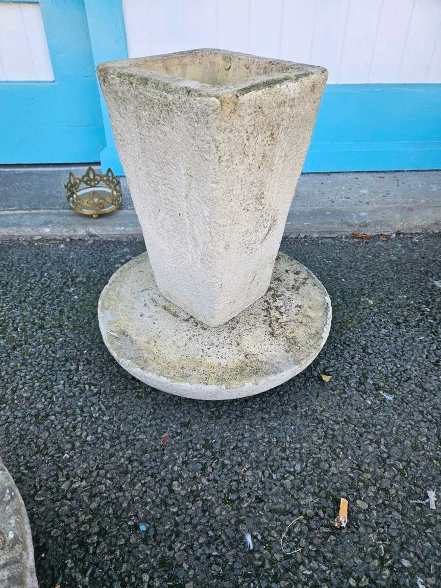 Vintage Looking Plant Pot - Image 2