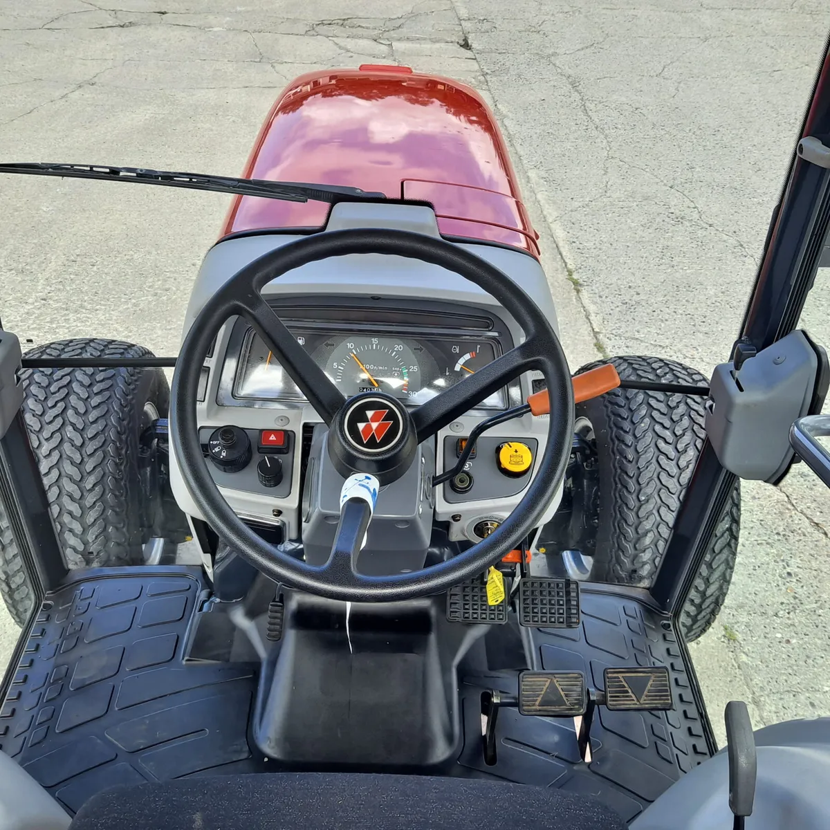 Massey Ferguson 1547 Compact Tractor - Image 3