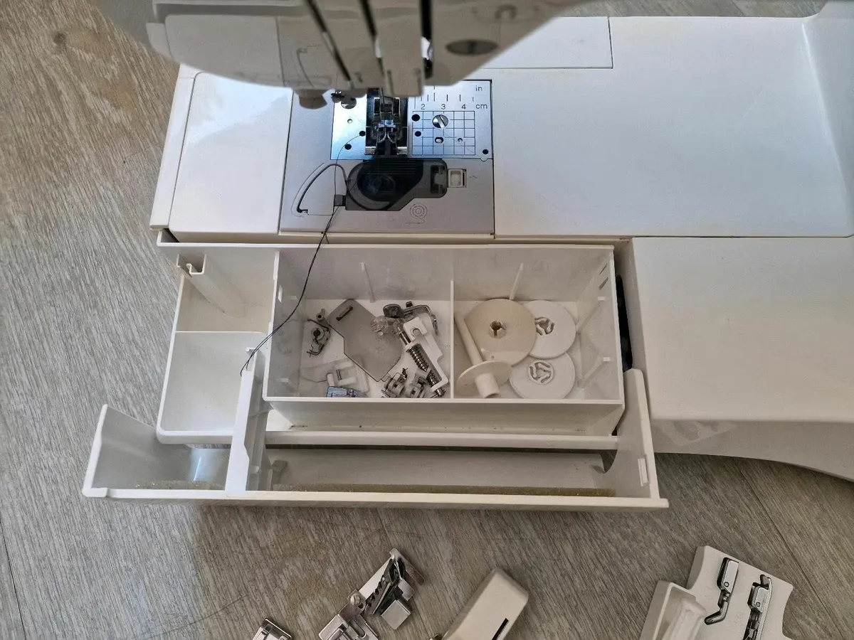 Brother Innov-is 1500 Sewing Embroidery Machine - Image 4