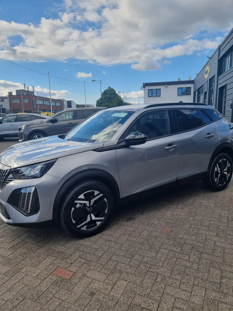 2025 Peugeot 2008 Allure Hybrid - Image 2