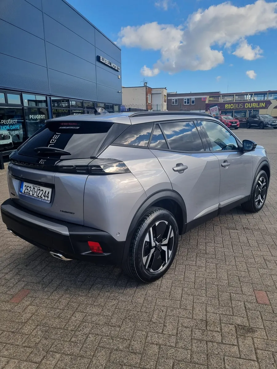 2025 Peugeot 2008 Allure Hybrid - Image 3