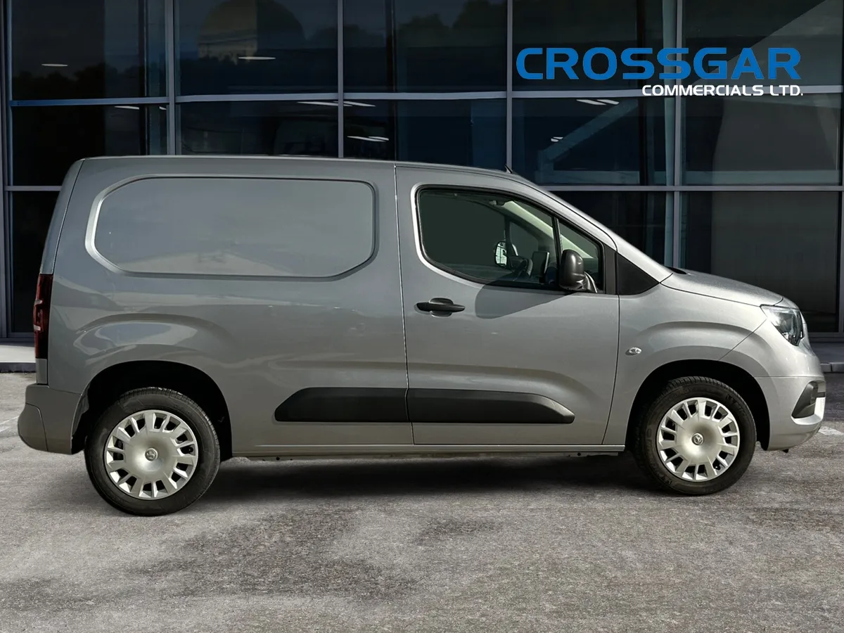 ONLY 15 K MILES NO IMPORT TARIFF INTO ROI - Image 3