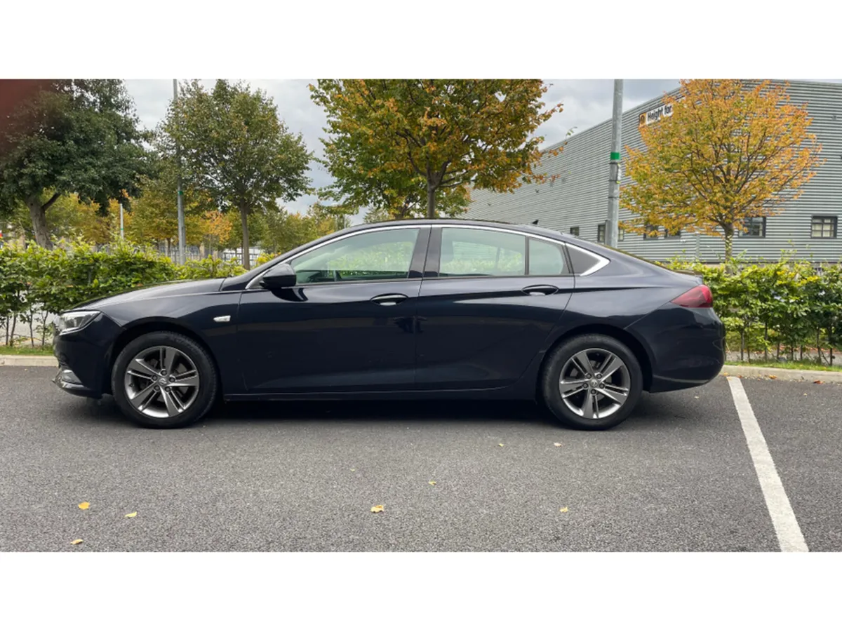 Opel Insignia GRAND SPORT SRI 1.6 DIESEL MANUAL - Image 2