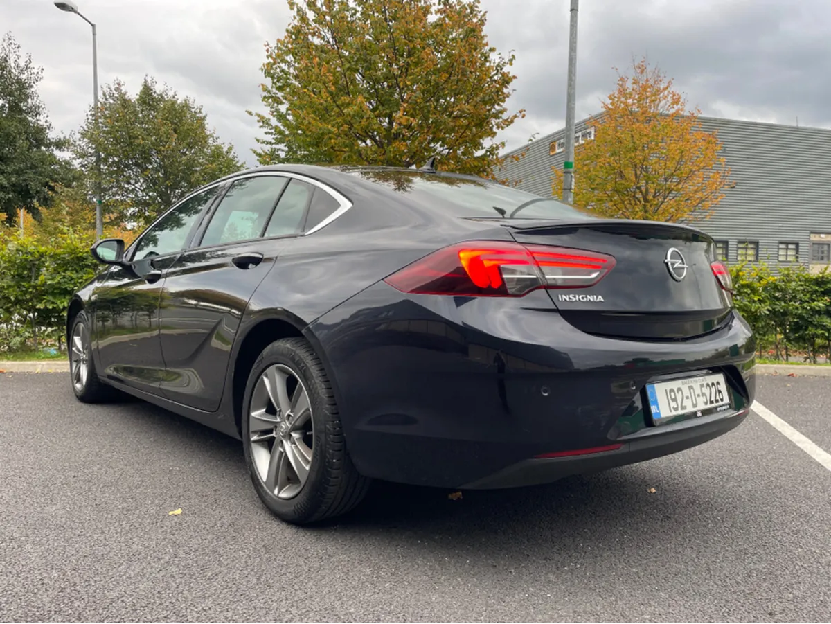 Opel Insignia GRAND SPORT SRI 1.6 DIESEL MANUAL - Image 3