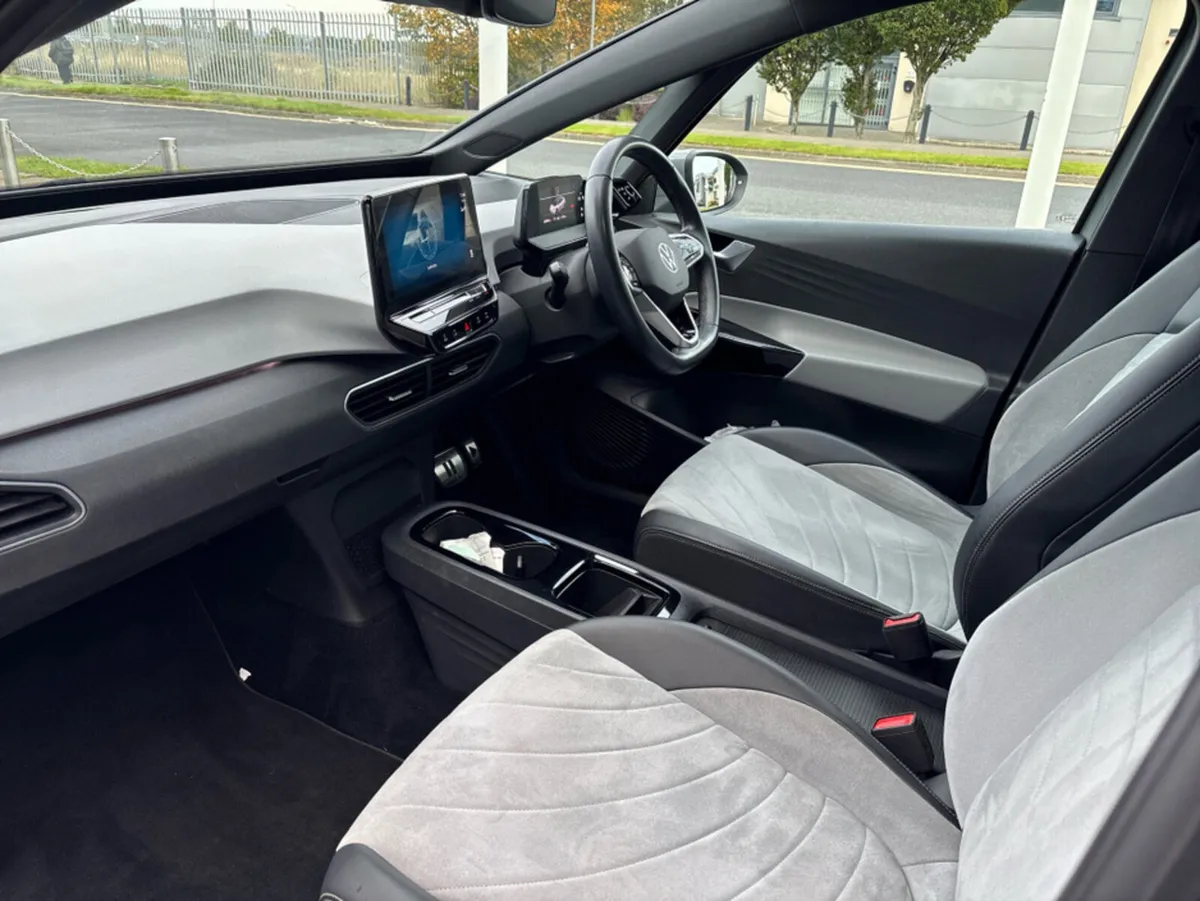 Volkswagen ID.3 PRO 150 KW LIFE DX 58KWH 204BHP PR - Image 3