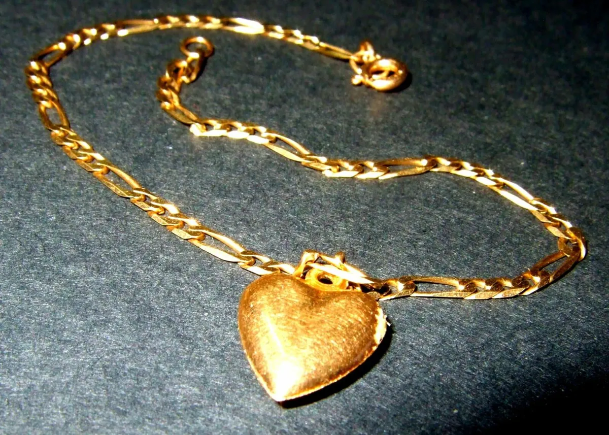 Vintage Hallmarked 14ct Gold Heart Charm Bracelet - Image 4